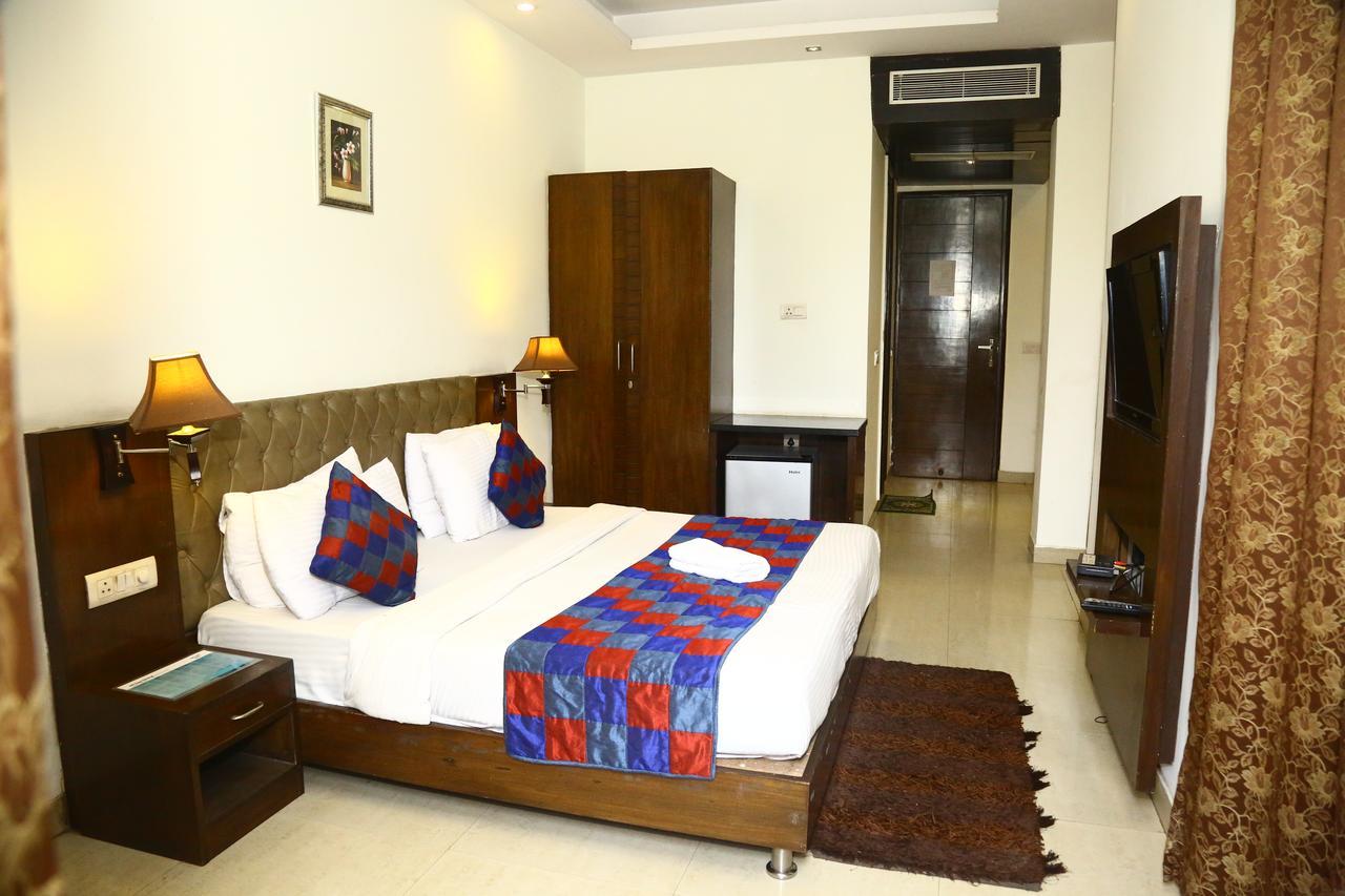 Hotel Smart Inn 2 New Delhi Exterior photo